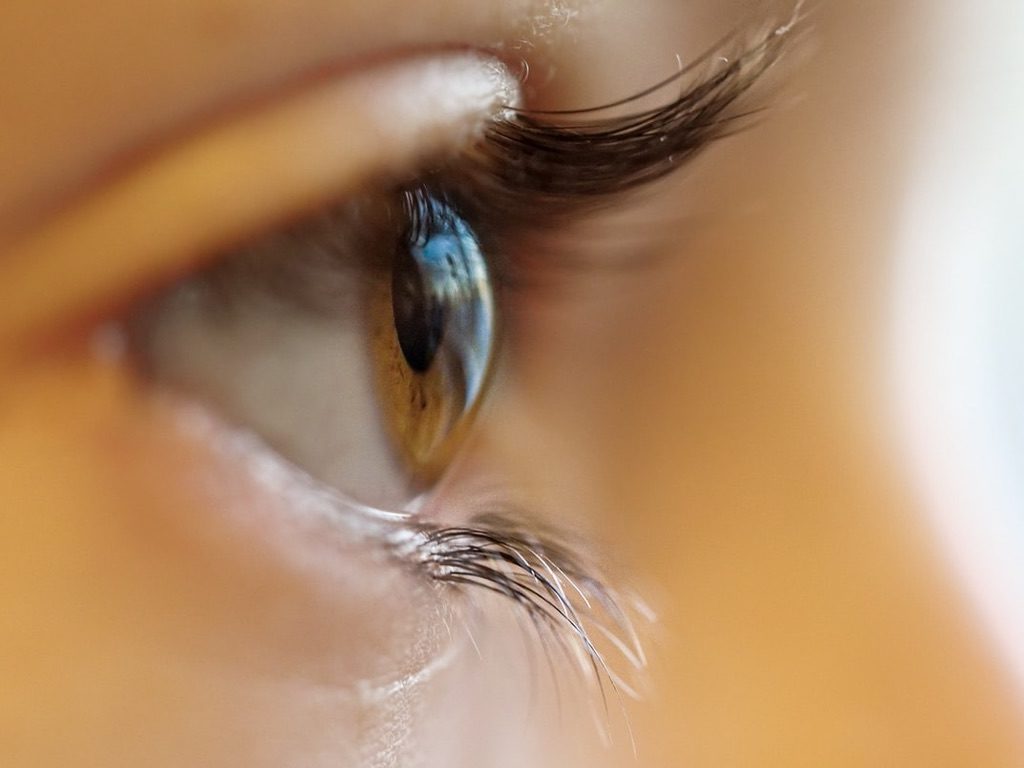 6 Benefits You Will Get from Wearing Contact Lenses